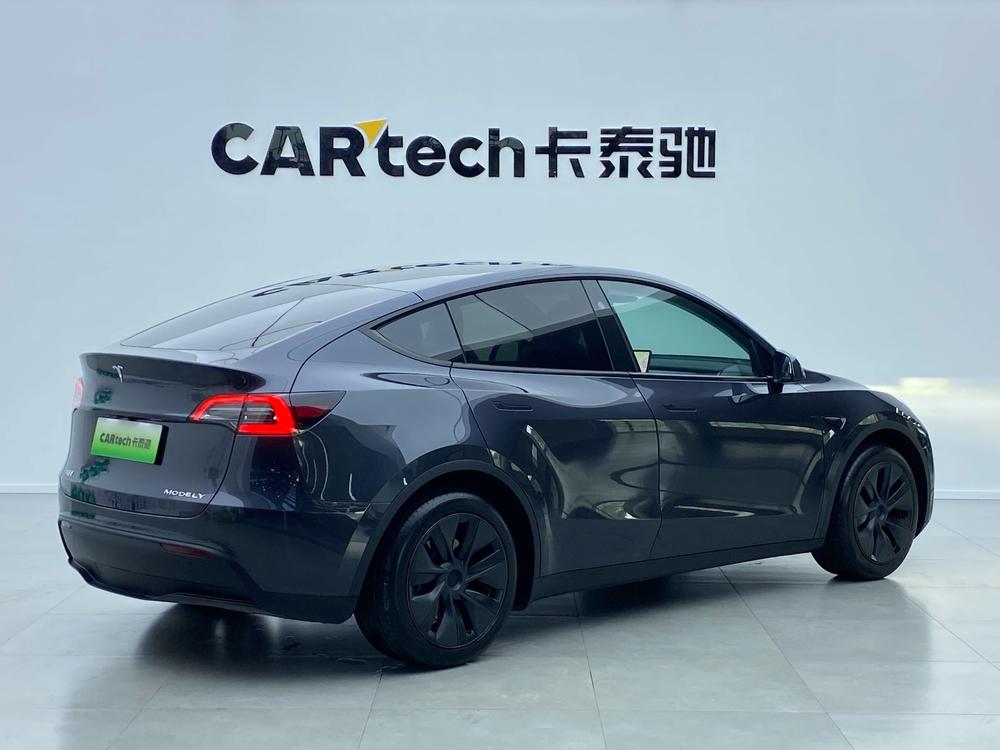 Tesla Model Y 2024 RWD