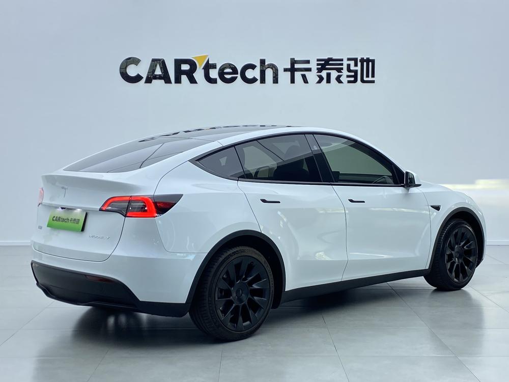 Tesla Model Y 2024 RWD