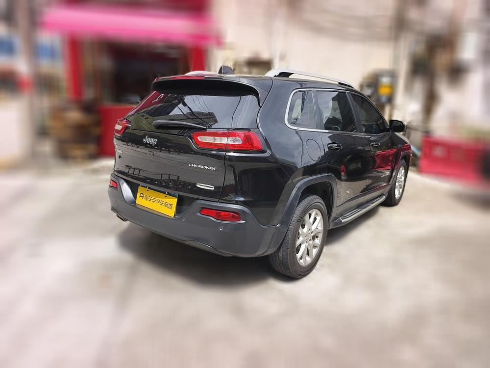 Jeep Cherokee 2016 2.0L Luxgen Edition
