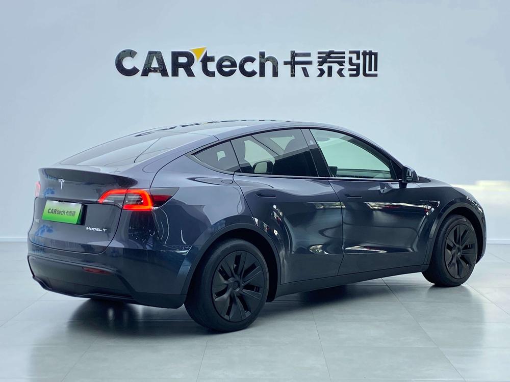 Tesla Model Y 2024 RWD