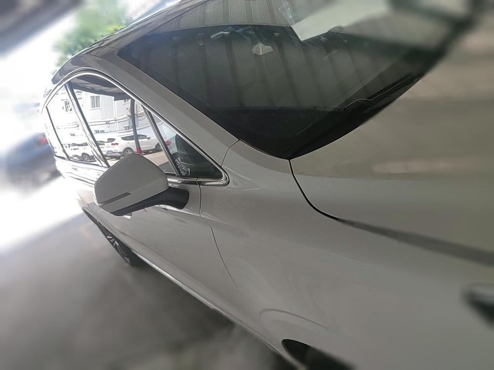 Roewe iMAX8 2022 400TGI Premium Edition