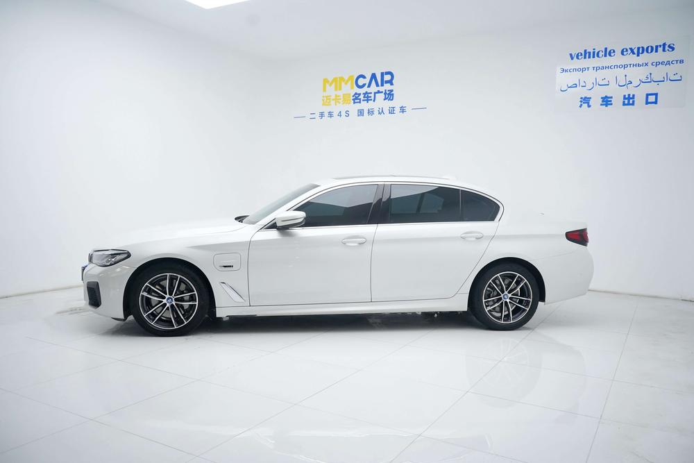 BMW 5 Series PHEV 2022 2 комплектация 535Le M Sports Set