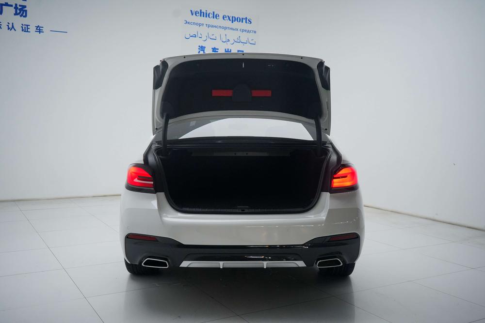 BMW 5 Series PHEV 2022 2 комплектация 535Le M Sports Set